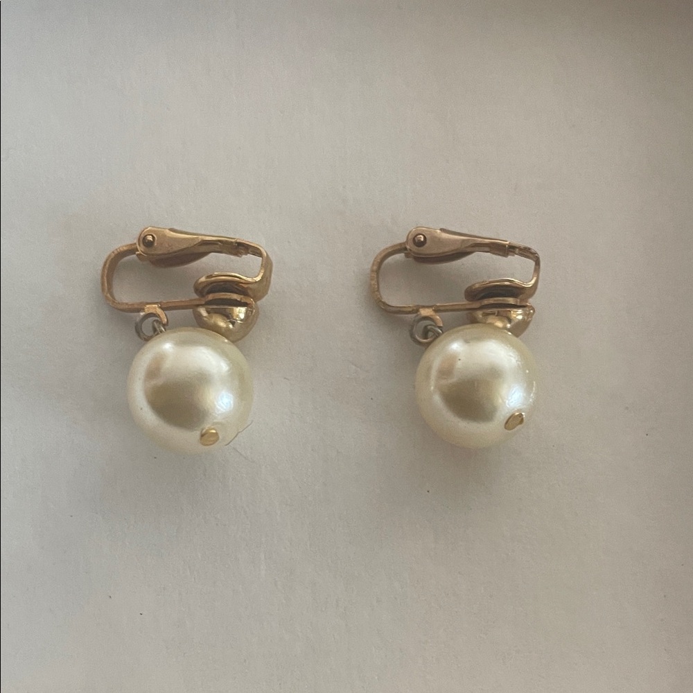 Elegant Gold-tone and Pearl Drop Earrings - no markings - Picture 3 of 10